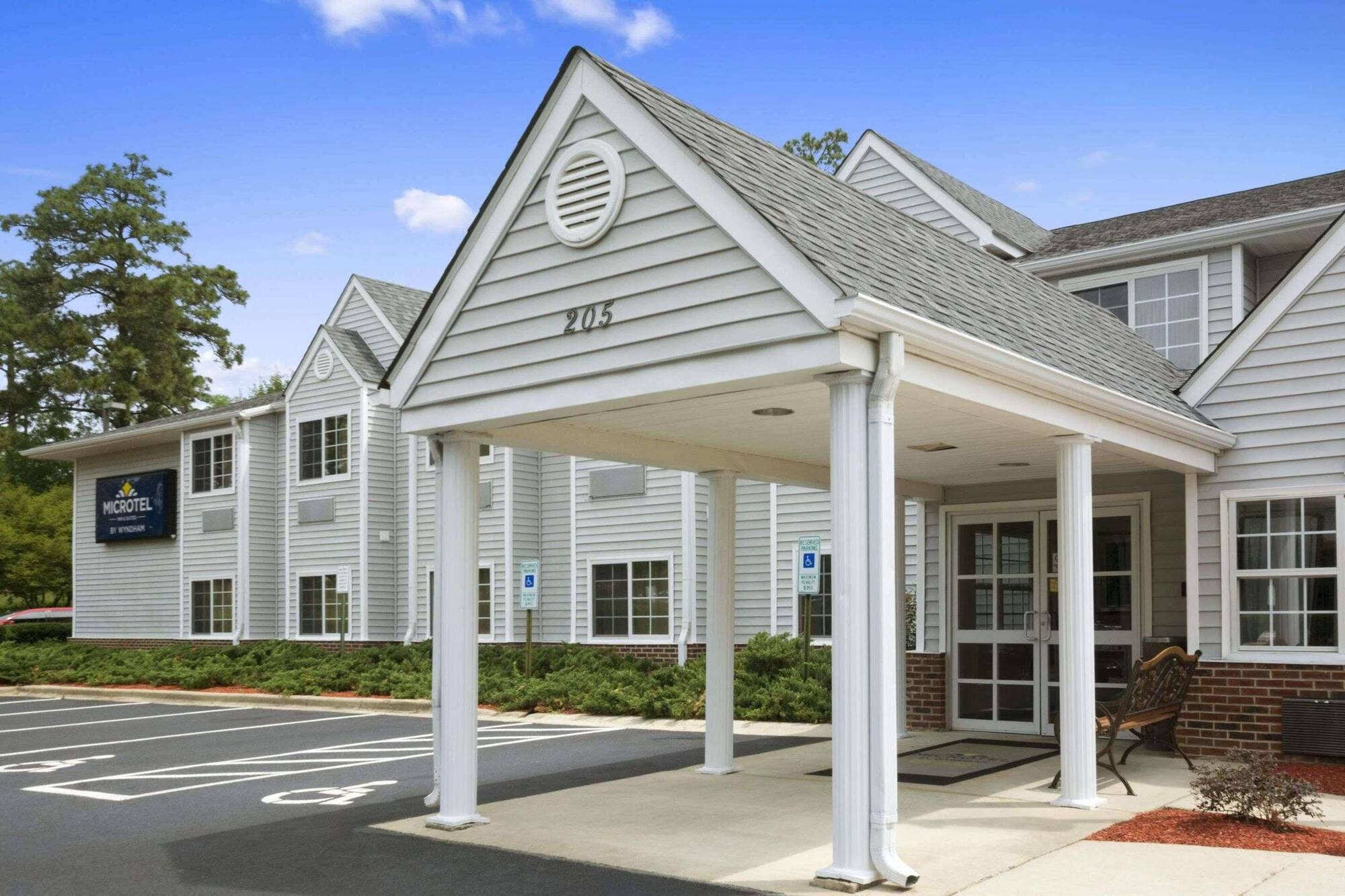 Microtel Inn & Suites By Wyndham Southern Pines Pinehurst Kültér fotó